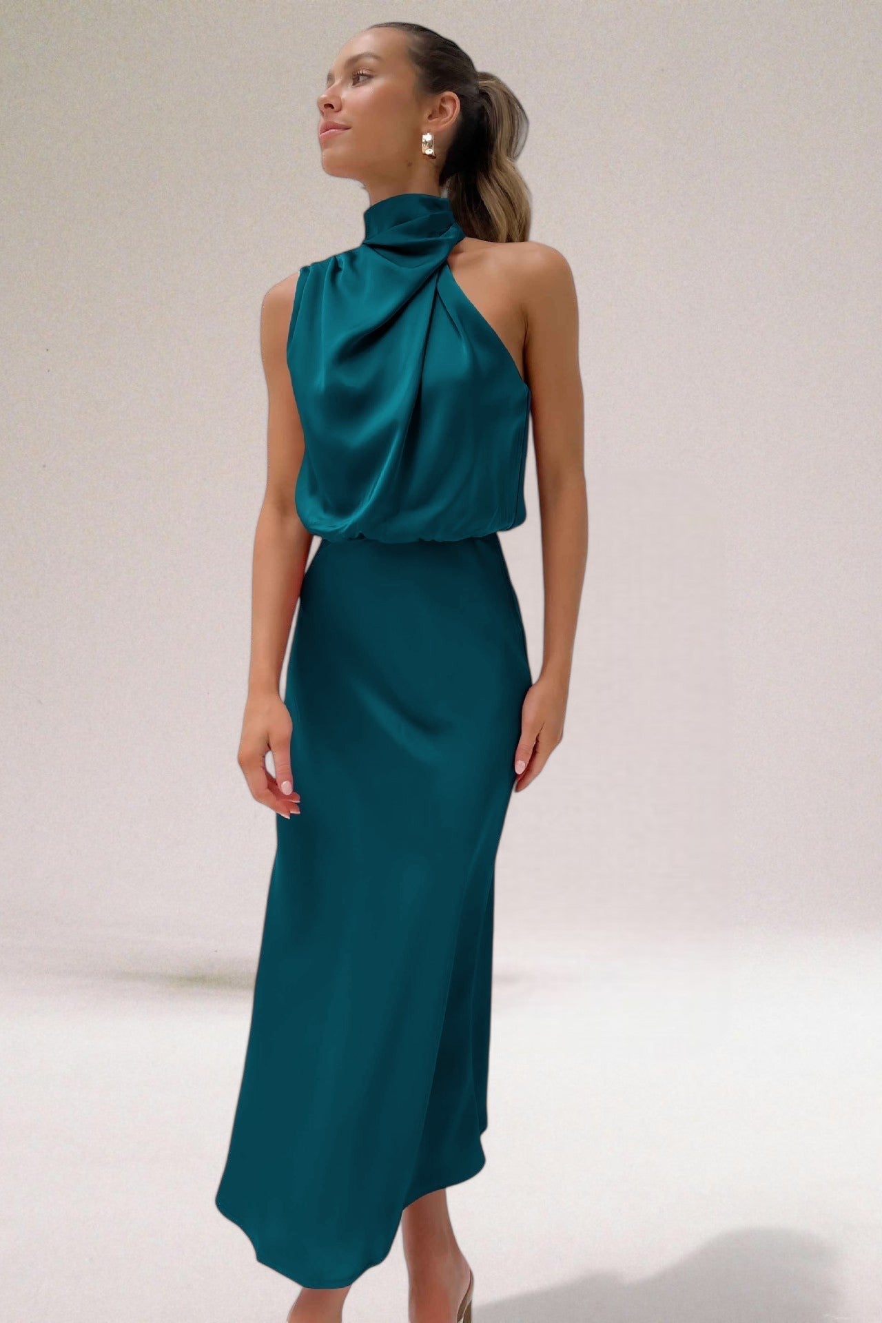 Elegant Halter Neck Dress – Zalumo