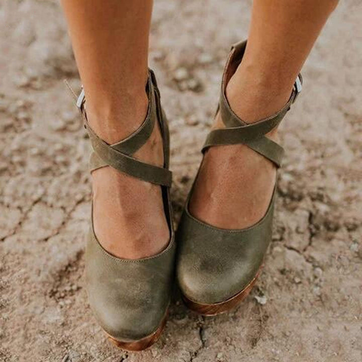 Elegant Wedge Heels with Closed Toe & Ankle Strap – Zalumo