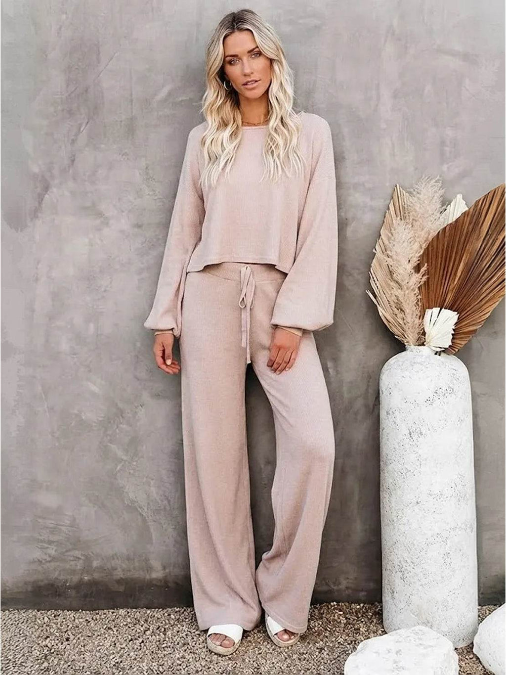 Women's Cropped Sweatshirt and Wide-Leg Pants Lounge Set – Zalumo