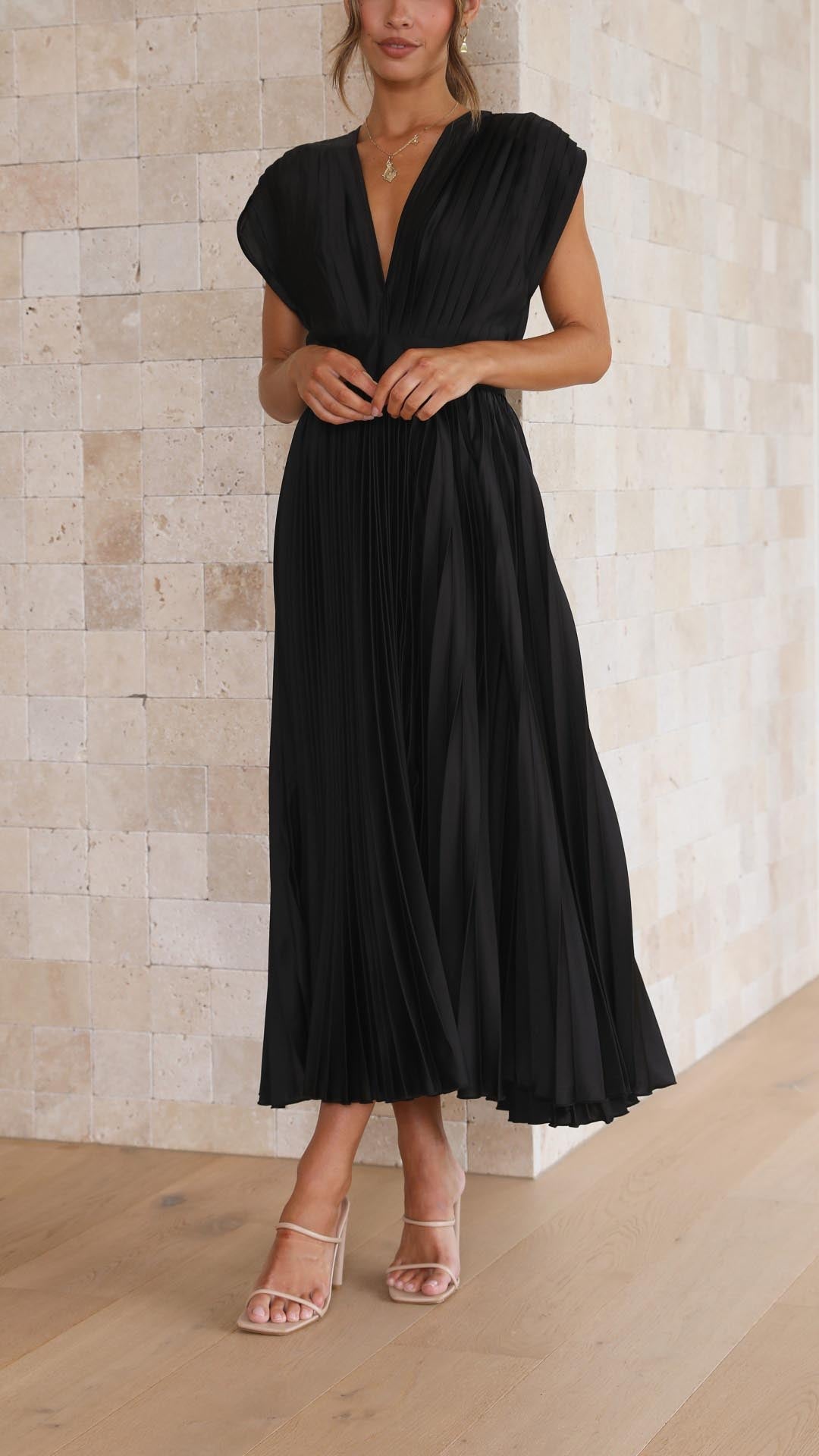 Elegant Pleated Maxi Dress – Zalumo