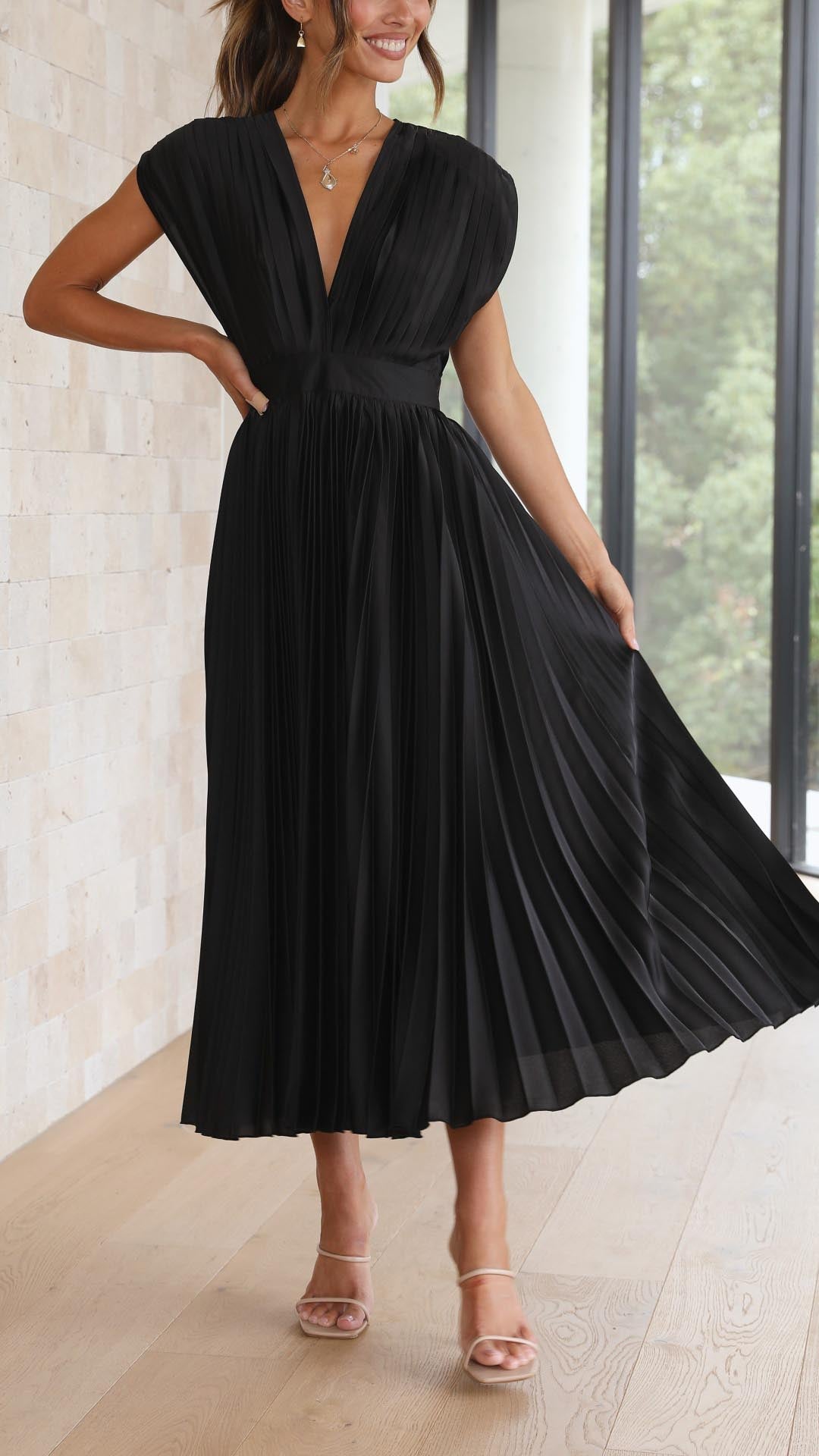 Elegant Pleated Maxi Dress – Zalumo