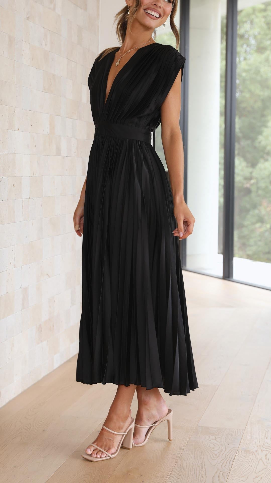 Elegant Pleated Maxi Dress – Zalumo