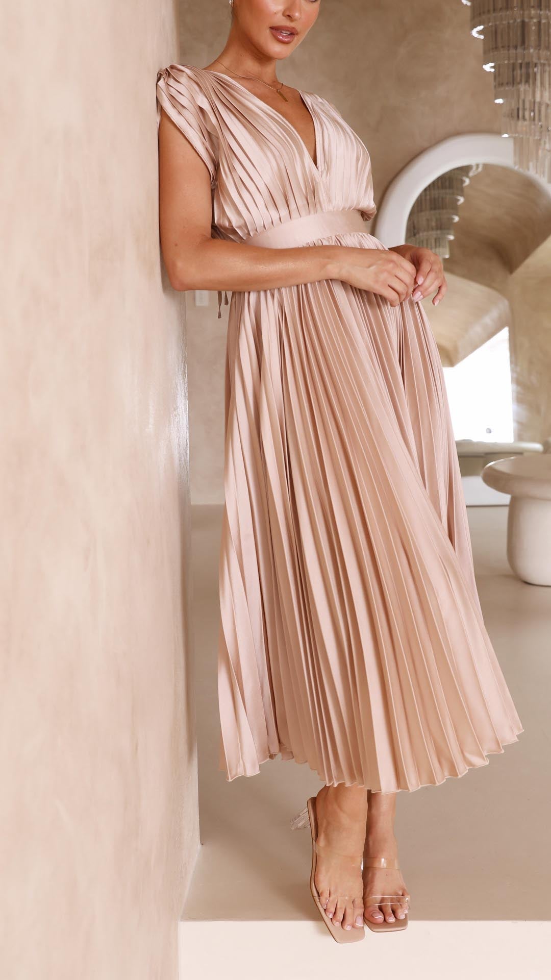 Elegant Pleated Maxi Dress – Zalumo