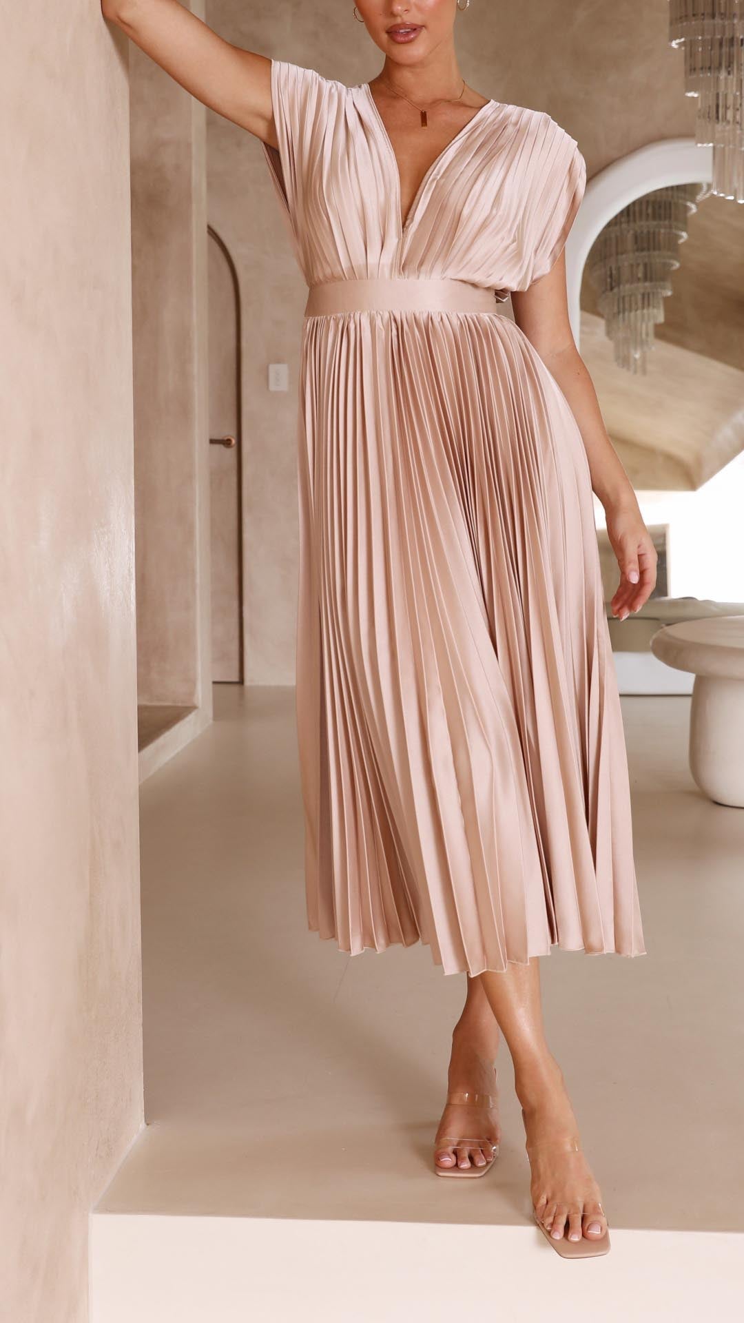 Elegant Pleated Maxi Dress – Zalumo