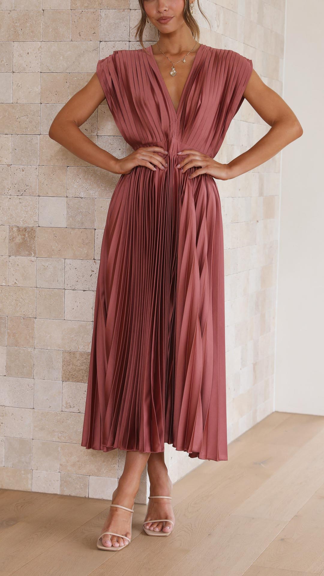 Elegant Pleated Maxi Dress – Zalumo