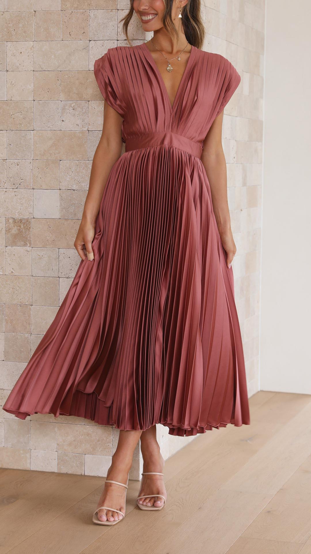 Elegant Pleated Maxi Dress – Zalumo