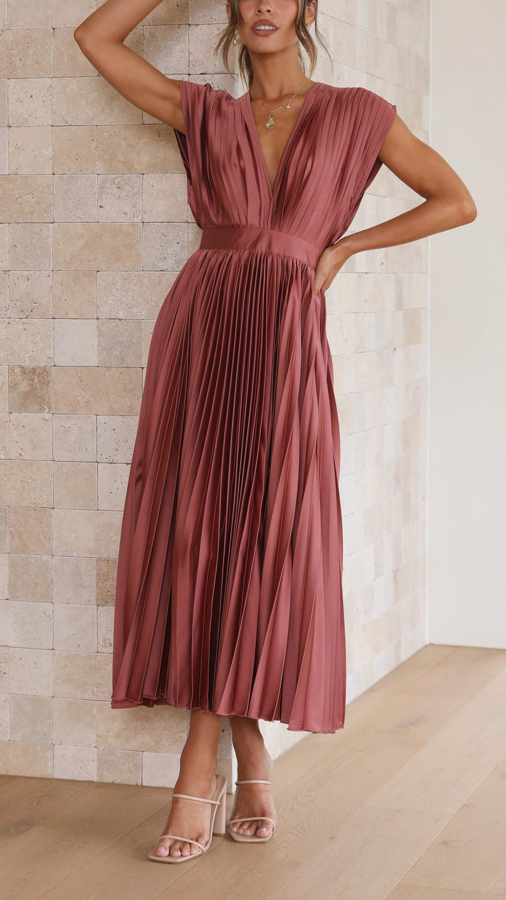 Elegant Pleated Maxi Dress – Zalumo