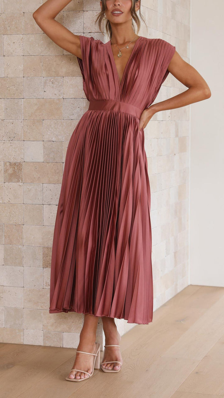 Elegant Pleated Maxi Dress – Zalumo