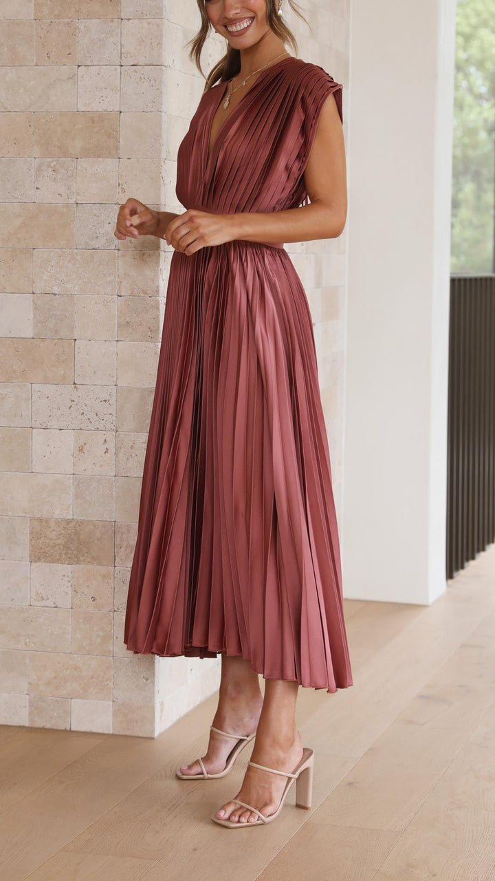Elegant Pleated Maxi Dress – Zalumo