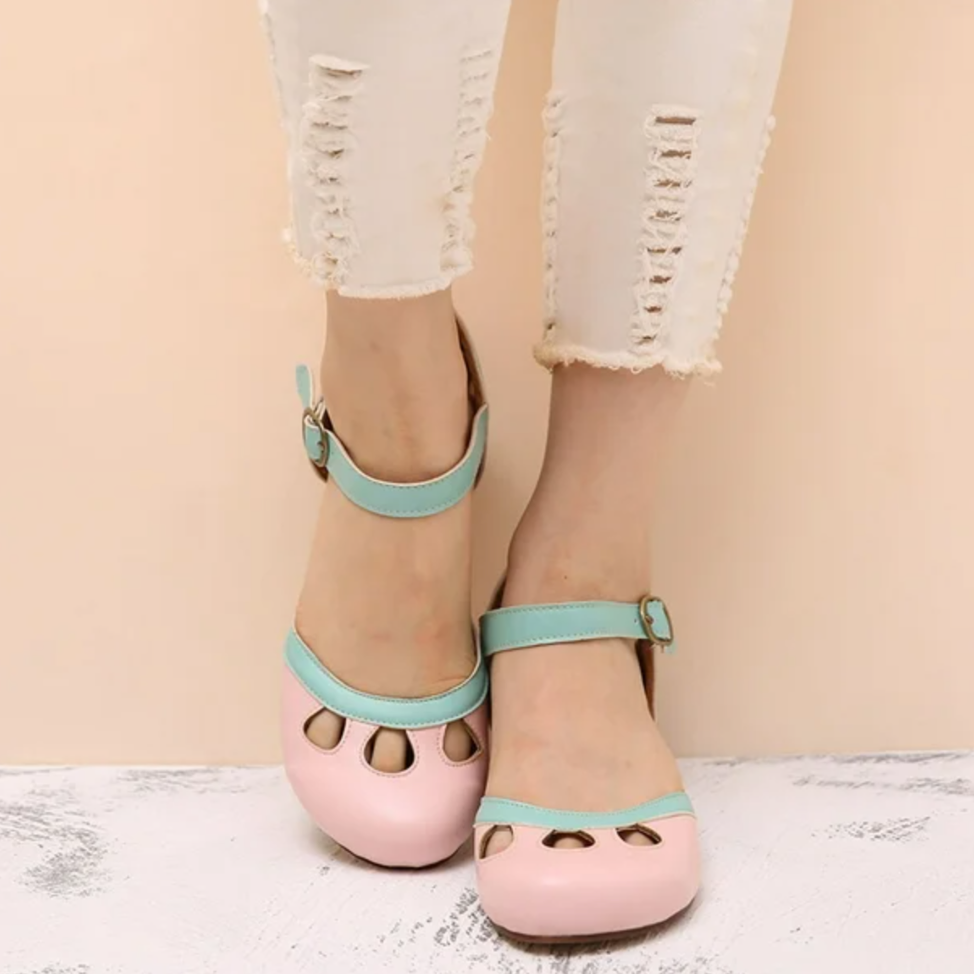 Comfortable Low-Heeled Sandals – Zalumo